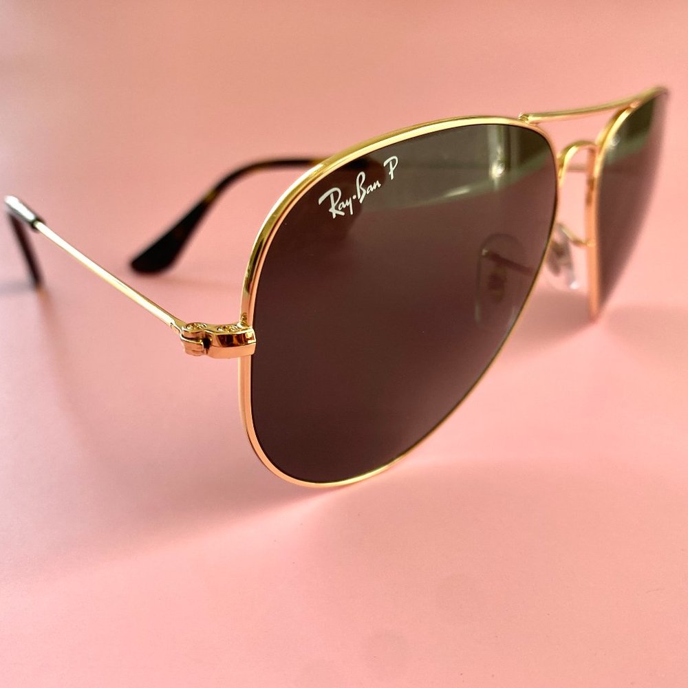 RAY-BAN — Polarized Aviators, gold frame, green lens, tortoise temple tips